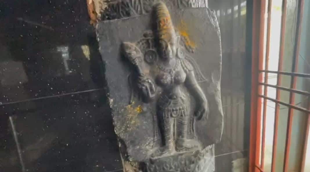 ఆ ఊరిలో వింత ఆచారం ! కోట్లున్నా భారీ భవంతి కట్టలేరు.. ఇది వరమా - శాపమా!