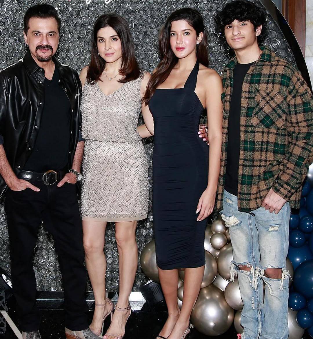 शनाया कपूर कौन हैं? उम्र, एजुकेशन से फैमिली बैकग्राउंड तक सब जानें