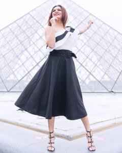 एक्टिंग छोड़ Tv की 'मधुमक्खी' ने खड़ा किया 1300 करोड़ का 'बिजनेस', ग्लैमर में अभी भी देती हैं बॉलीवुड एक्ट्रेस को टक्कर