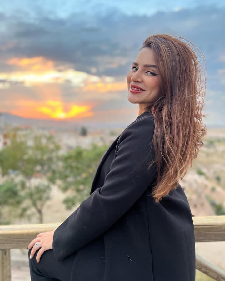 Aashka is 39 years old and has married foreign boys. The actress has also become the mother of a son.
