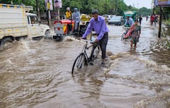 Rain Forecast: নিম্নচাপ কেটেছে, তবে রেহাই নেই বর্ষা থেকে! সপ্তাহান্তেই ফের আসছে বৃষ্টি!