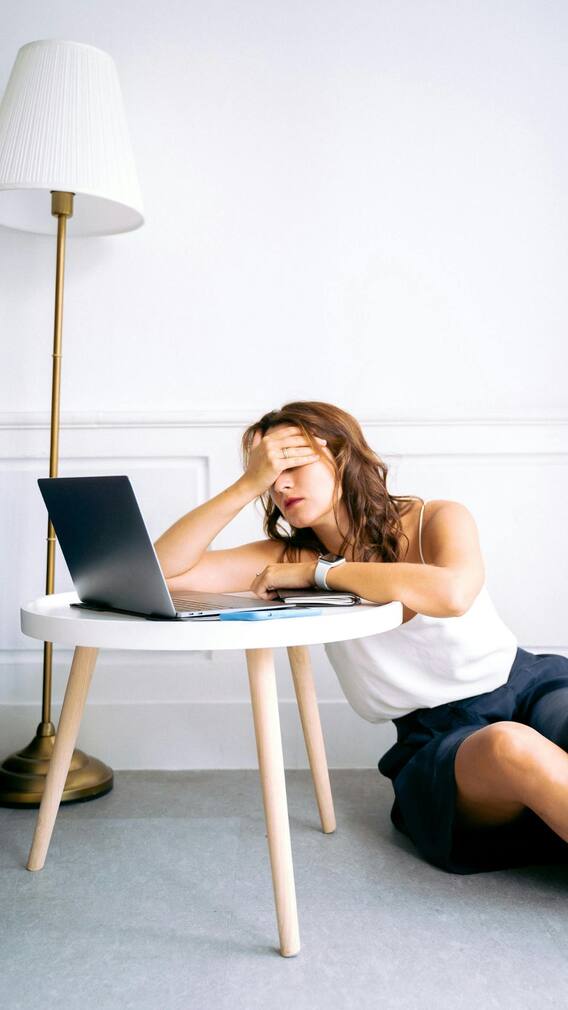 সারাক্ষণ ঘুম পায়, কোন কোন ভিটামিনের চূড়ান্ত অভাব ?