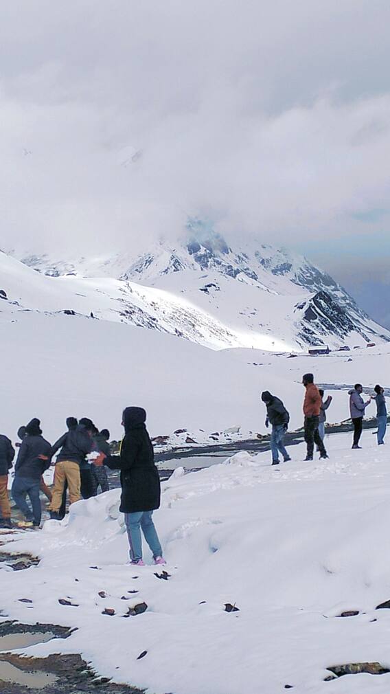 बारिश में रोमांस का मज़ा लेना है? तो भारत की इन खूबसूरत जगहों पर जरूर जाएं