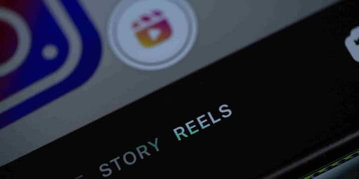 તાજેતરમાં પ્રકાશિત થયેલા એક નવા અભ્યાસમાં ચોંકાવનારી બાબતો બહાર આવી છે, જે દર્શાવે છે કે ટૂંકા વીડિયોનું વ્યસન આપણને વિચારપૂર્વક નિર્ણયો લેતા અટકાવી રહ્યું છે અને નાણાકીય નુકસાન પણ કરી રહ્યું છે.