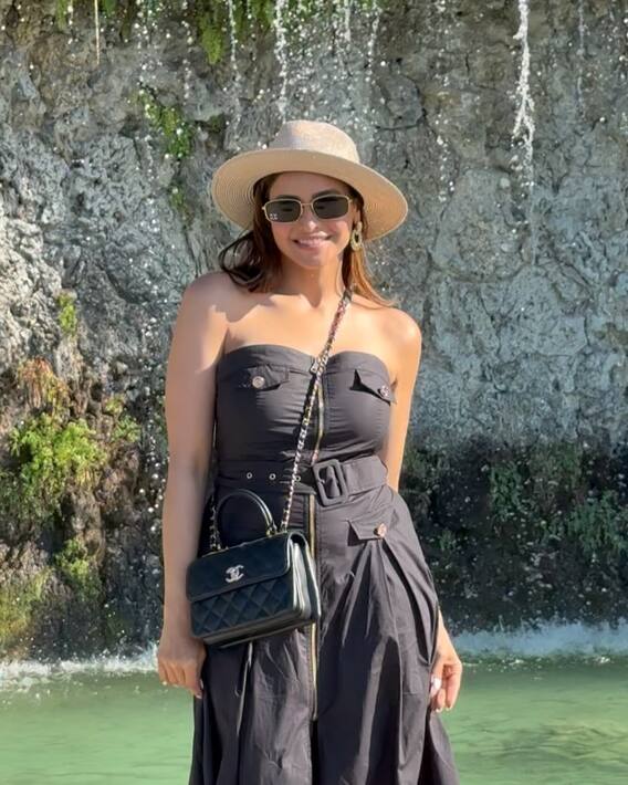 સ્ટનિંગ લુકમાં આમના શરીફે આપ્યા પોઝ