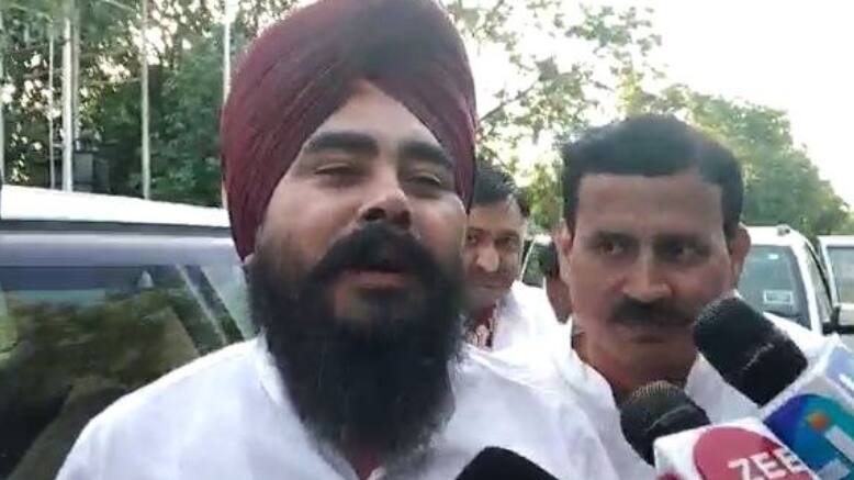 AAP ਦੀ ਸਾਬਕਾ ਵਿਧਾਇਕ 'ਤੇ ਵੱਡੀ ਕਾਰਵਾਈ, ਅਮਰਜੀਤ ਸਿੰਘ ਸੰਦੋਆ ਨੂੰ ਦਿਖਾਇਆ ਬਾਹਰ ਦਾ ਰਸਤਾ AAP Big Action Against Former MLA Amarjit Singh Sandoa AAP ਦੀ ਸਾਬਕਾ ਵਿਧਾਇਕ 'ਤੇ ਵੱਡੀ ਕਾਰਵਾਈ, ਅਮਰਜੀਤ ਸਿੰਘ ਸੰਦੋਆ ਨੂੰ ਦਿਖਾਇਆ ਬਾਹਰ ਦਾ ਰਸਤਾ