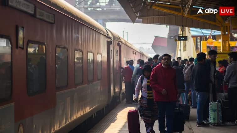 अगले कुछ हफ्तों में कैंसिल रहेंगी इस रूट की दर्जन भर से ज्यादा ट्रेन, चेक करें लिस्ट indian railways cancelled more than dozens trains for the upcoming weeks check the full list अगले कुछ हफ्तों में कैंसिल रहेंगी इस रूट की दर्जन भर से ज्यादा ट्रेन, चेक करें लिस्ट
