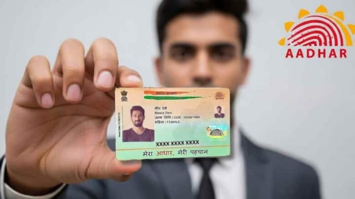 आपको बता दें भारत में आधार कार्ड के जरिए आप अपनी नागरिकता साबित नहीं कर सकते. आधार कार्ड पर यह भी स्पष्ट तौर पर लिखा होता है कि आधार कार्ड पहचान का प्रमाण पत्र है नागरिकता का नहीं. ऐसे में लोगों के मन में सवाल आ रहा है अगर नागिरकता में नहीं तो फिर कहां होगा इसका इस्तेमाल.