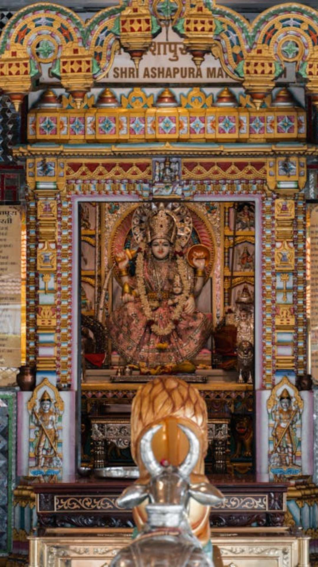 भारत में कई हजार मंदिर हैं, जिनका इतिहास बहुत पुराना है