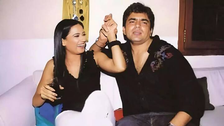 The first name in this list is Shweta Tiwari and her X Husband Raja Chaudhary. The couple was often seen sharing romantic moments. But this was not acceptable to luck. According to the news, Raja Chaudhary got addicted to alcohol and also attacked Shweta Tiwari several times. The actress herself has mentioned this in many interviews. Fed up with all these things, Shweta divorced the king.