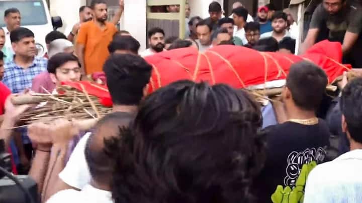 Radhika Yadav's body has been postmortem. After this, this 25 -year -old tennis player was cremated in Wazirabad village of Gurugram on July 11, about one and a half days after the murder. During this time, people living nearby including family members were also present.
