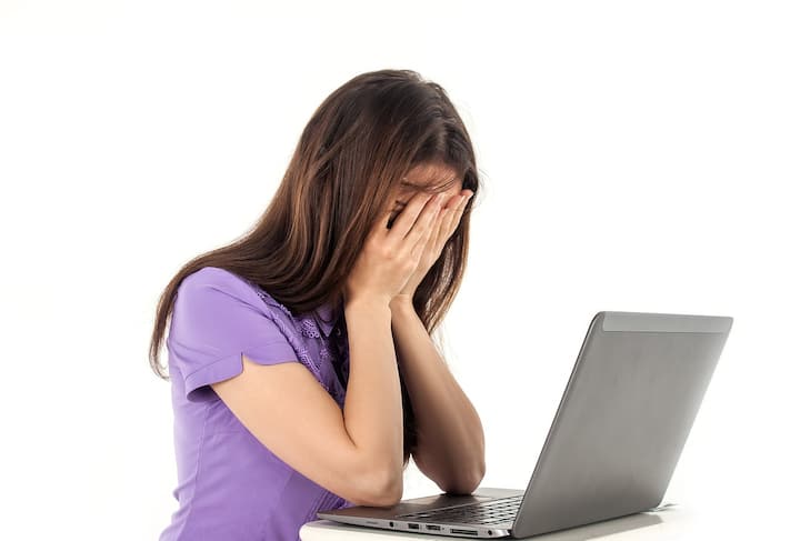 কাজের ফিরিস্তি, খ্যাচখ্যাচানি এসব থেকে মুক্তি পেতে চাইছে মন। আপনি হয় হাঁপিয়ে উঠছেন। কিন্তু এই মুহূর্তে বাড়ি বা অফিস থেকে বেরিয়ে যেতেও পারছেন না। তখন কী করবেন?