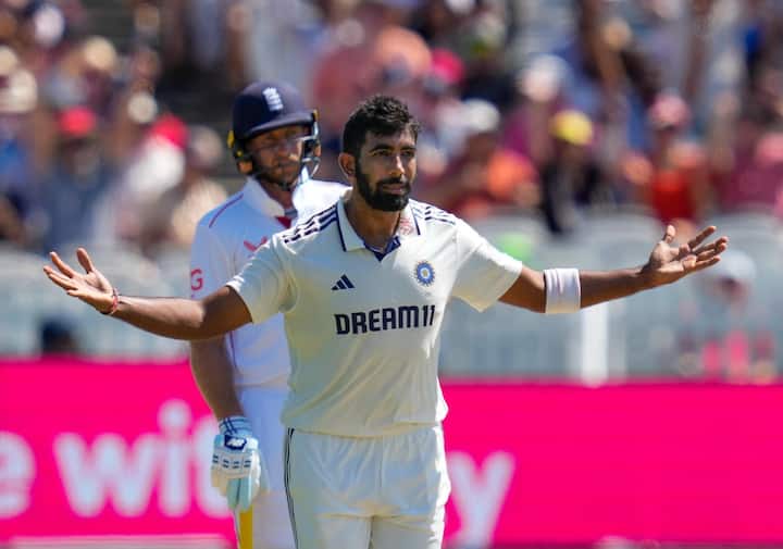 After this, Bumrah bowled the century Joe Root on a dangerous ball. Then on the next ball, he also dismissed Chris Woakes. Bumrah completed his five wicket hall by dismissing Jofra Archer.
