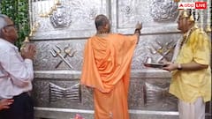 आगरा के श्री मनकामेश्वर नाथ महादेव मंदिर में लगा चांदी का द्वार, महंत योगेश पुरी ने की पूजा