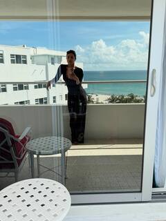 Priyanka Chopra Holds Hands With Nick Jonas in Dreamy Miami Pics; Malti’s Painting Melts Hearts