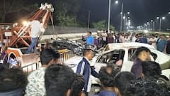 Accident News: बारामती पालखी महामार्गावर भीषण अपघात; दुचाकी स्वाराचं धड अन् शीर झालं वेगळं, तर कारमध्ये घुसलेली दुचाकी क्रेनने ओढून बाहेर काढली