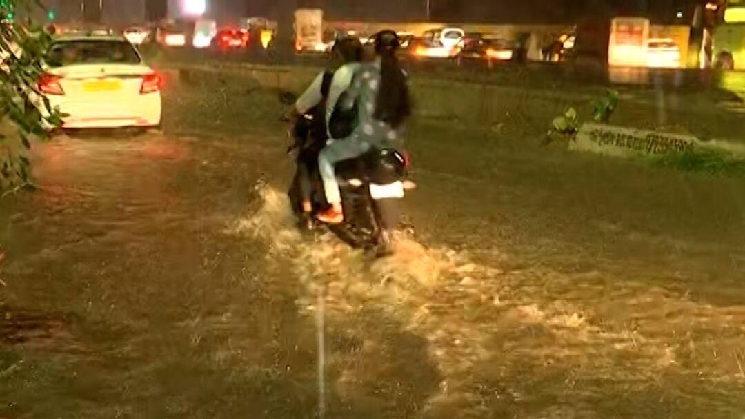Ahmedabad Rain: અડધી કલાકના વરસાદમાં અમદાવાદ થયું પાણી પાણી, રસ્તા બન્યા તળાવ; વાહનચાલકો પરેશાન Heavy rain in Ahmedabad, waterlogging in various areas of the city Ahmedabad Rain: અડધી કલાકના વરસાદમાં અમદાવાદ થયું પાણી પાણી, રસ્તા બન્યા તળાવ; વાહનચાલકો પરેશાન
