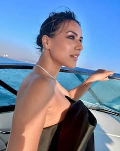 फर्जी नाम से टीवी की दुनिया पर करती है राज? चार्ज करती है मोटी रकम, करोड़ों में है नेटवर्थ