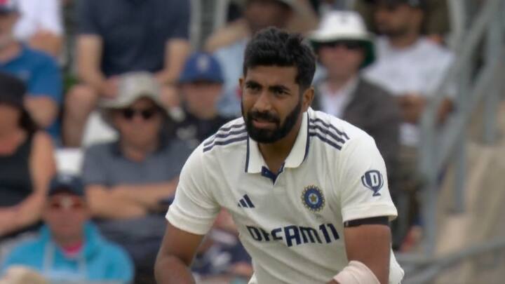 भारत-इंग्लैंड टेस्ट सीरीज में ड्यूक गेंद को लेकर बहुत विवाद रहा है. इस विवाद पर जसप्रीत बुमराह से जब बोलने को कहा गया, तो वो इससे बचते हुए नजर आए. यहां जानिए उन्होंने क्या कहा.