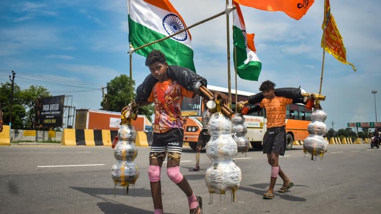 Glass Pieces Found Scattered Along Kanwar Yatra Route In Delhi’s Shahdara, Police Takes Action Glass Pieces Found Scattered Along Kanwar Yatra Route In Delhi’s Shahdara, Police Takes Action