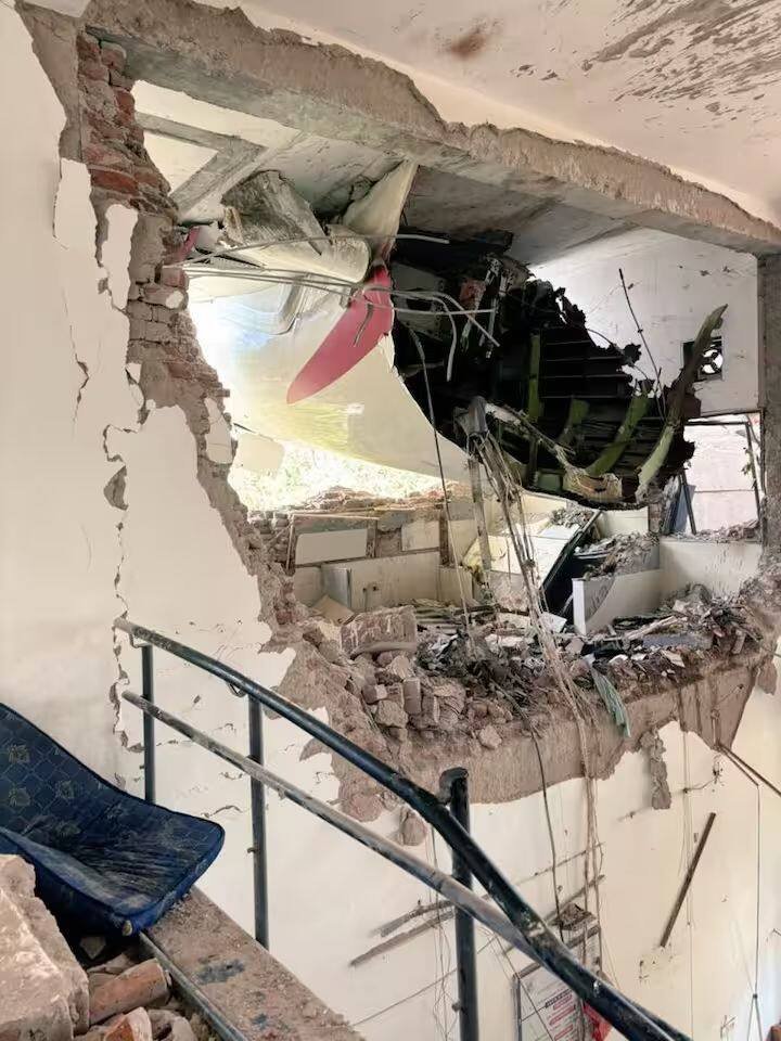 विमानाने उड्डाण केल्यानंतर काही क्षणातच इंजिनामधील थ्रस्ट संपुष्टात आलं आणि विमान खाली कोसळल्याचं समोर आलं आहे.