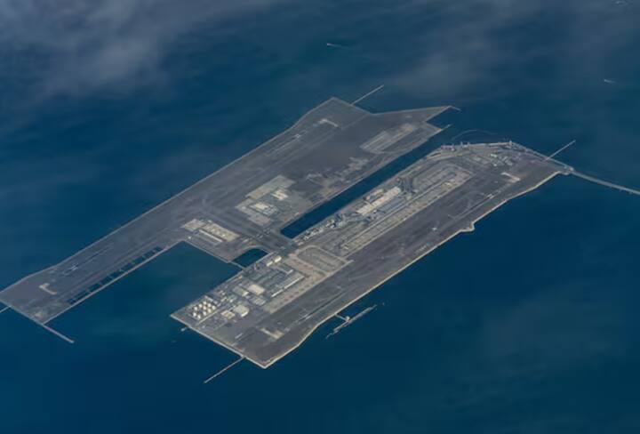 ਜਾਪਾਨ ਦਾ ਕਾਂਸਾਈ ਅੰਤਰਰਾਸ਼ਟਰੀ ਹਵਾਈ ਅੱਡਾ ਇਸ ਸਮੇਂ ਗੰਭੀਰ ਸੰਕਟ ਦਾ ਸਾਹਮਣਾ ਕਰ ਰਿਹਾ ਹੈ। ਓਸਾਕਾ ਖਾੜੀ ਦੇ ਵਿਚਕਾਰ ਦੋ ਨਕਲੀ ਟਾਪੂਆਂ 'ਤੇ ਬਣਿਆ ਇਹ ਹਵਾਈ ਅੱਡਾ ਲਗਾਤਾਰ ਜ਼ਮੀਨ ਵਿੱਚ ਡੁੱਬਦਾ ਜਾ ਰਿਹਾ ਹੈ। ਸਥਿਤੀ ਅਜਿਹੀ ਹੋ ਗਈ ਹੈ ਕਿ ਜਾਪਾਨ ਨੂੰ ਤੁਰੰਤ ਇਸ ਦਾ ਹੱਲ ਕਰਨਾ ਪਵੇਗਾ।