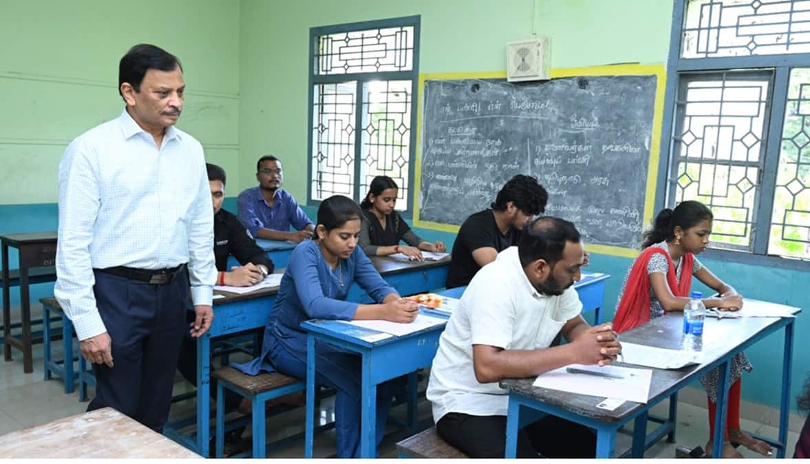 குரூப் 4 வினாத்தாள் கசிவு சர்ச்சை ஏன்? குரூப் 2 அறிவிப்பு எப்போது? டிஎன்பிஎஸ்சி தலைவர் பேட்டி!