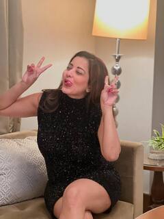 पार्टी मूड में दिखीं मोनालिसा, ब्लैक शिमरी ड्रेस में दिए ऐसे पोज, देखकर थमी फैंस की सांसें