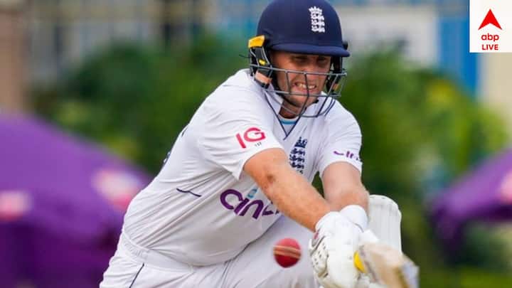 দ্বিতীয় দিন শুরুতে জো রুট ৯৯ রানে অপরাজিত ছিলেন। লর্ডসে নিজের নবম শতরান পূরণ করতে খুব একটা সময় নিলেন না ইংল্যান্ডের মহাতারকা। দিনের প্রথম বলেই চার মেরে শতরান পূরণ করেন তিনি।