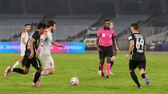 Indian Super League: বন্ধ হয়ে যাচ্ছে আইএসএল! ক্লাবগুলিকে চিঠি আয়োজক সংস্থার, শোরগোল ভারতীয় ফুটবলে