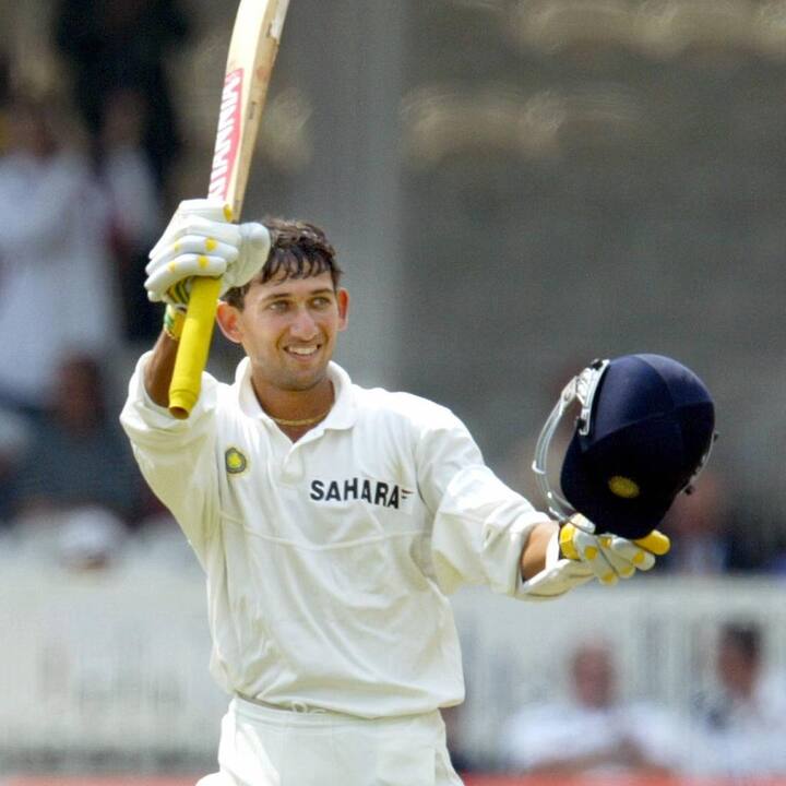 अजीत अगरकर ने साल 2002 में इतिहास के पन्नों में अपना नाम दर्ज करा लिया था. अगरकर ने साल 2002 में 109 रन बनाए थे. वहीं राहुल द्रविड़ ने साल 2011 में लॉर्ड्स पर 103 रनों की ऐतिहासिक पारी खेली थी.