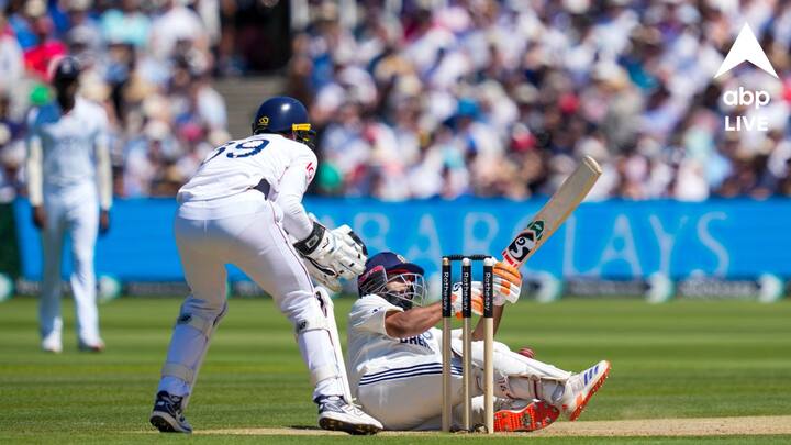 একটা সময় পন্থ ভারতের প্রথম ইনিংসে ব্যাট করতে পারবেন কি না, তা নিয়েই ছিল সংশয়। যদিও শেষ পর্যন্ত ব্যাট করতে নামেন পন্থ।