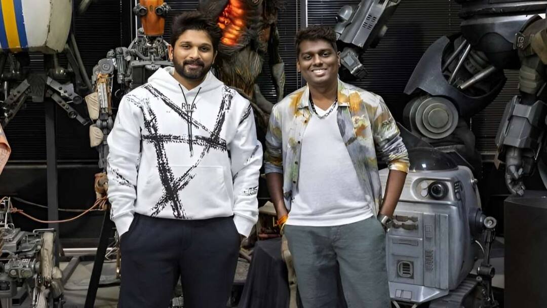 Allu Arjun Atlee Movie: త్రీ జనరేషన్స్... నాలుగు రోల్స్లో బన్నీ - అట్లీ ప్లానింగ్ మామూలుగా లేదుగా... Allu Arjun to play four distinct roles three generations in atlee movie latest buzz gone viral Allu Arjun Atlee Movie: త్రీ జనరేషన్స్... నాలుగు రోల్స్లో బన్నీ - అట్లీ ప్లానింగ్ మామూలుగా లేదుగా...