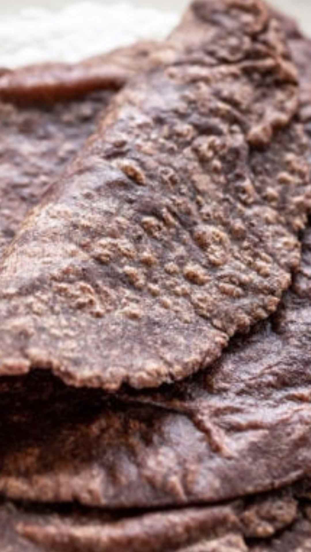 रागी की रोटी फाइबर, प्रोटीन और कैल्शियम जैसे पोषक तत्वों से भरपूर होती है
