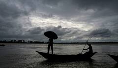 Weather Updates: কাল থেকেই শুরু দুর্যোগ? কোন কোন জেলায় ভারী বৃষ্টির পূর্বাভাস? গোটা সপ্তাহজুড়ে সতর্কতা!