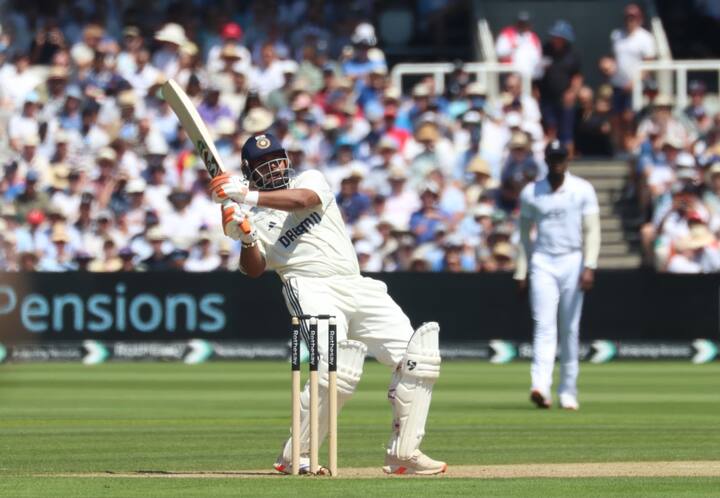 मात्र भारताचे तीन विकेट्स गेल्यानंतर पंत मैदानात फलंदाजी करण्यासाठी आहे. मग काय, त्याने लॉर्ड्सवर ‘पंत’ ब्रँडचा तुफान शो सुरू केला.