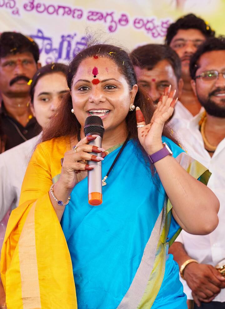 సీఎం రేవంత్ రెడ్డి కొత్తగా ఏం పథకాలు ప్రవేశపెట్టకున్నాపర్వాలేదు, కానీ తెలంగాణ మాజీ సీఎం కేసీఆర్ పెట్టిన పథకాలను కొనసాగించాలని కాంగ్రెస్ ప్రభుత్వాన్ని కోరారు. గురుకులాల్లో పిల్లలు చనిపోతున్నా కాంగ్రెస్ ప్రభుత్వానికి చీమ కుట్టినట్లు లేదని ఆందోళన వ్యక్తం చేశారు.