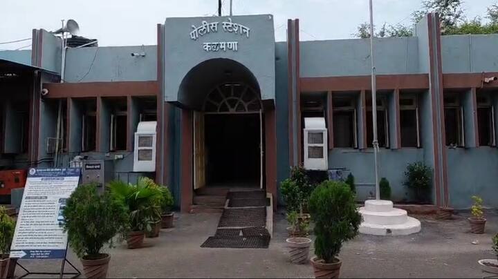 ही घटना 2 जुलै रोजी दुपारच्या सुमारास घडली असून फिर्यादी वीणा राजगिरे आपल्या पती सह स्कुटीने एका मॉल मध्ये खरेदी करण्यासाठी गेल्या होत्या..