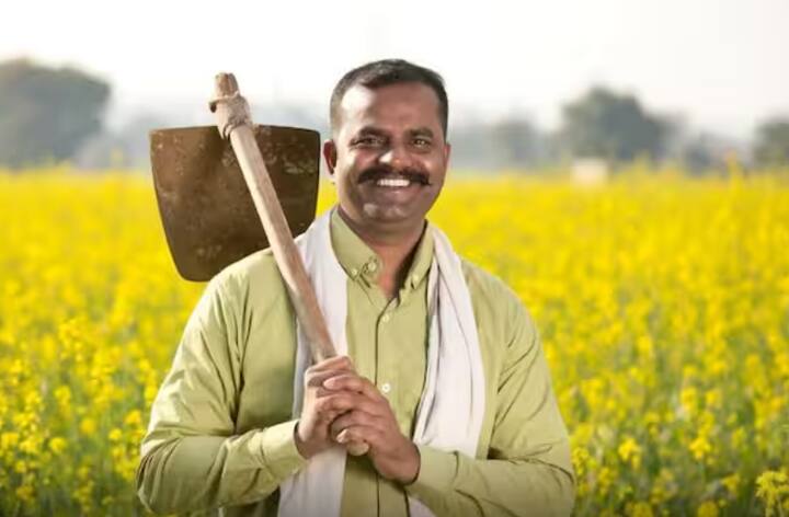 ਤੁਹਾਨੂੰ ਦੱਸ ਦਈਏ ਕਿ ਪ੍ਰਧਾਨ ਮੰਤਰੀ ਫਸਲ ਬੀਮਾ ਯੋਜਨਾ ਦਾ ਲਾਭ ਸਿਰਫ਼ ਉਨ੍ਹਾਂ ਕਿਸਾਨਾਂ ਨੂੰ ਹੀ ਮਿਲਦਾ ਹੈ ਜੋ ਨੋਟੀਫਾਈਡ ਫਸਲਾਂ ਉਗਾਉਂਦੇ ਹਨ। ਜਿਨ੍ਹਾਂ ਵਿੱਚ ਚੌਲ, ਕਣਕ, ਦਾਲਾਂ, ਤਿਲਹਨ, ਇਹ ਬਾਗਬਾਨੀ ਫਸਲਾਂ ਹੁੰਦੀਆਂ ਹਨ। ਇਸ ਬੀਮਾ ਯੋਜਨਾ ਦਾ ਲਾਭ ਜ਼ਮੀਨ ਦੇ ਮਾਲਕਾਂ, ਠੇਕੇ ‘ਤੇ ਖੇਤੀ ਕਰਨ ਵਾਲੇ ਕਿਸਾਨਾਂ ਤੇ ਹਿੱਸੇਦਾਰਾਂ ਨੂੰ ਮਿਲਦਾ ਹੈ।