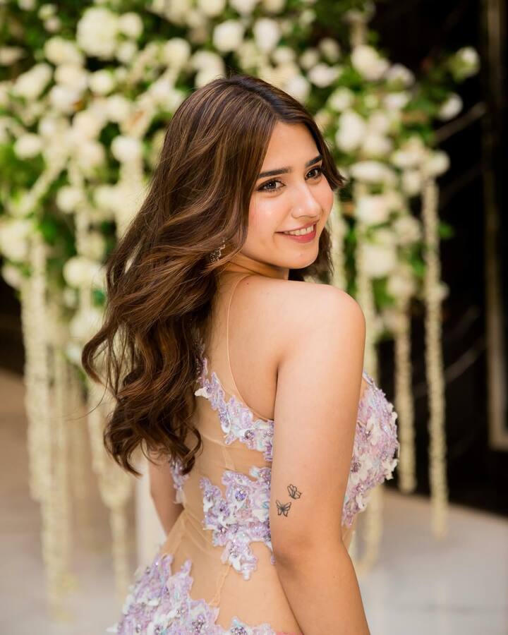 अजय देवगन की फिल्म सन ऑफ सरदार 25 जुलाई को बॉक्स ऑफिस पर दस्तक देने वाली है. फिल्म में रोशनी वालिया ने एक्टर की फर्जी बेटी की भूमिका निभाई है.