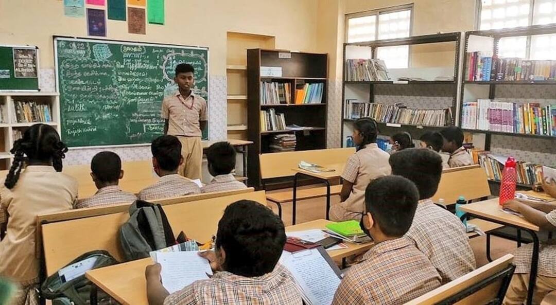 இனி கடைசி இருக்கையே கிடையாது; ப வடிவ இருக்கை முறை- பள்ளிக் கல்வித்துறை அறிவிப்பு! No more back benchers School Education Department introduces Pa shaped seating system! இனி கடைசி இருக்கையே கிடையாது; ப வடிவ இருக்கை முறை- பள்ளிக் கல்வித்துறை அறிவிப்பு!