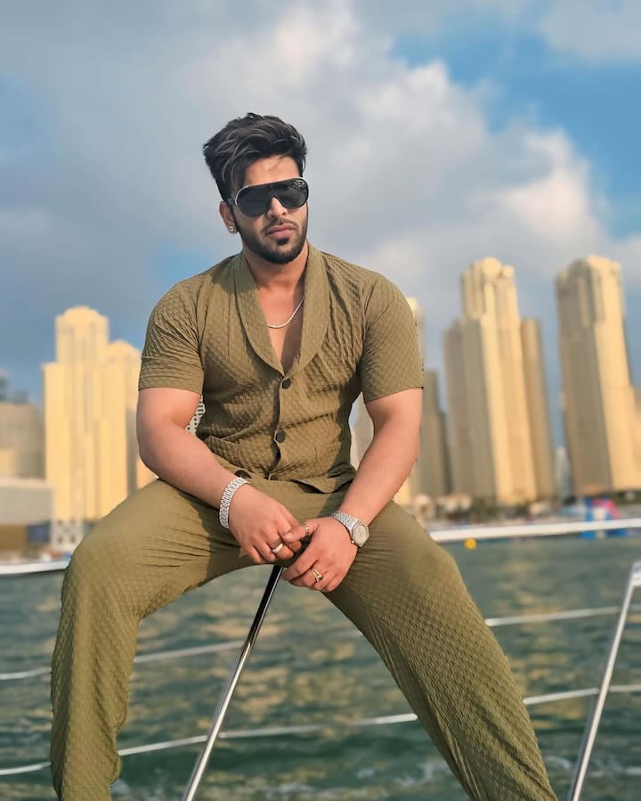 पारस ने कहा कि वो गाड़ी चलाते-चलाते बिल्कुल ऊपर पहाड़ी के अंत तक चले गए. उसके बाद वहां से जब वापस लौट रहे थे तो मेरे दोनों फ्रेंड ने कुछ देखा. दोनों ने कहा, गाड़ी रोक, गाड़ी रोक, गाड़ी रोक, मैंने उनसे पूछा क्या हो गया, क्या हो गया, मैंने गाड़ी रोक दी. उन लोगों ने मुझसे कहा कि उसको जाने दे.