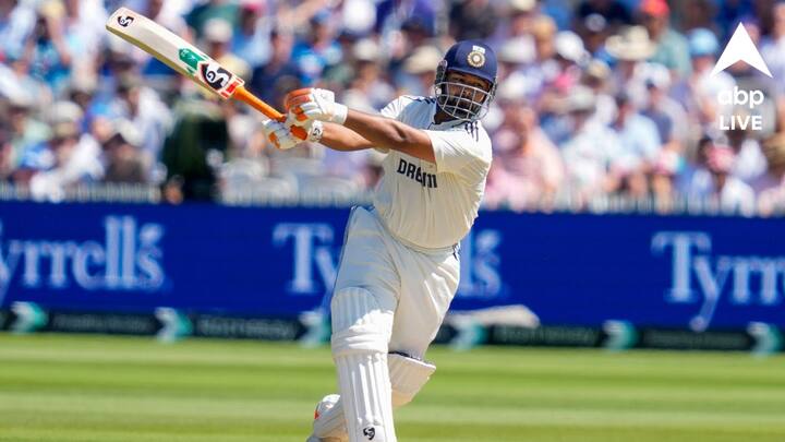 পাঁচ নম্বরে ব্যাট করতে নেমে ৭৪ রানের আগ্রাসী ইনিংসও খেলেন তিনি। দুর্ভাগ্যজনক রান আউট না হয়ে গেলে শনিবার ইংরেজ বোলারদের কপালে আরও দুঃখ ছিল।