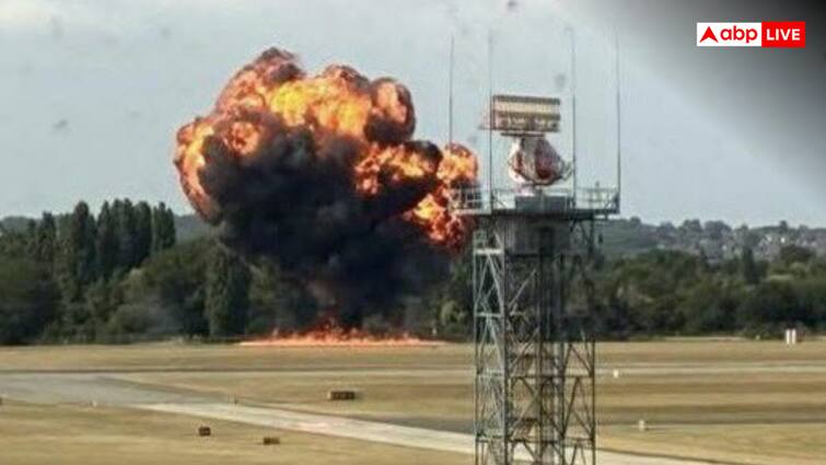 London Air Plane Crash on runway of southend airport fireball erupt into sky London Plane Crash: लंदन के साउथएंड एयरपोर्ट पर प्लेन क्रैश, टेक ऑफ करते ही बना आग का गोला