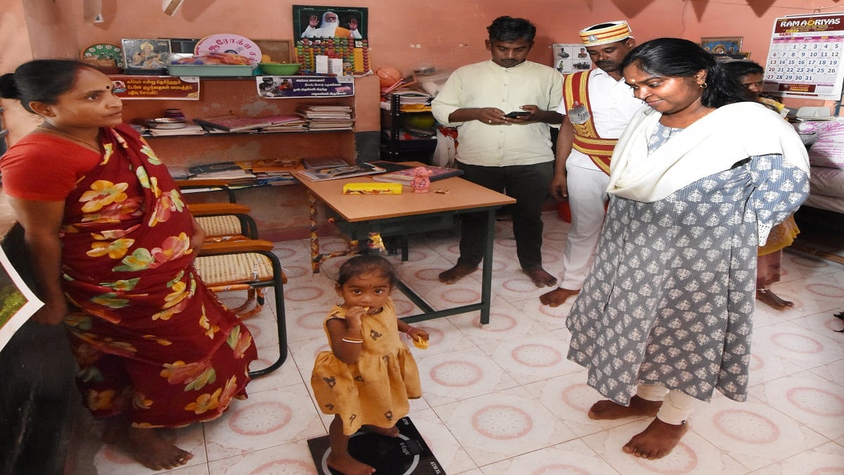 தஞ்சாவூர் கலெக்டர் அதிரடி ஆய்வு: அங்கன்வாடி & முதியோர் காப்பகங்களில் நிகழ்ந்த நெகிழ்ச்சியான சம்பவங்கள்!