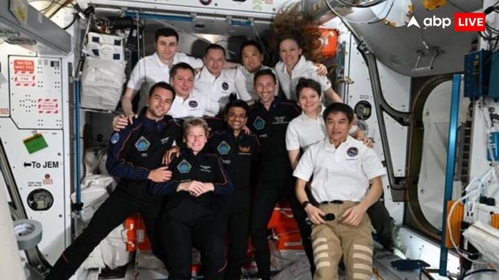 अंतरराष्ट्रीय अंतरिक्ष स्टेशन (आईएसएस) पर 18 दिन के गहन वैज्ञानिक प्रयोगों के बाद शुभांशु शुक्ला और एक्सिओम-4 मिशन के तीन अन्य अंतरिक्ष यात्रियों के लिए विदाई और दावत का समय आ गया है, जो सोमवार (14 जुलाई, 2025) को पृथ्वी के लिए अपनी वापसी यात्रा शुरू करने को तैयार हैं.