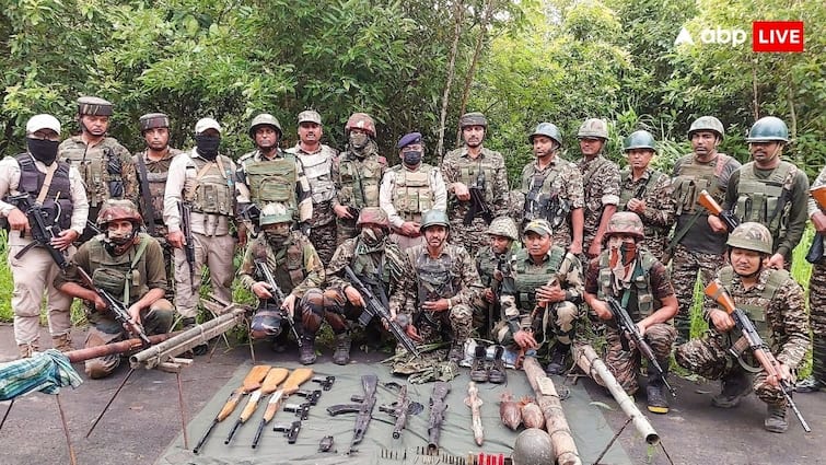 मणिपुर में उग्रवादी समूह बना रहे देसी स्नाइपर राइफलें, सुरक्षा बलों ने सैकड़ों हथियार किए जब्त Manipur militant groups converting looted weapons into sniper rifles security police confiscated मणिपुर में उग्रवादी समूह बना रहे देसी स्नाइपर राइफलें, सुरक्षा बलों ने सैकड़ों हथियार किए जब्त