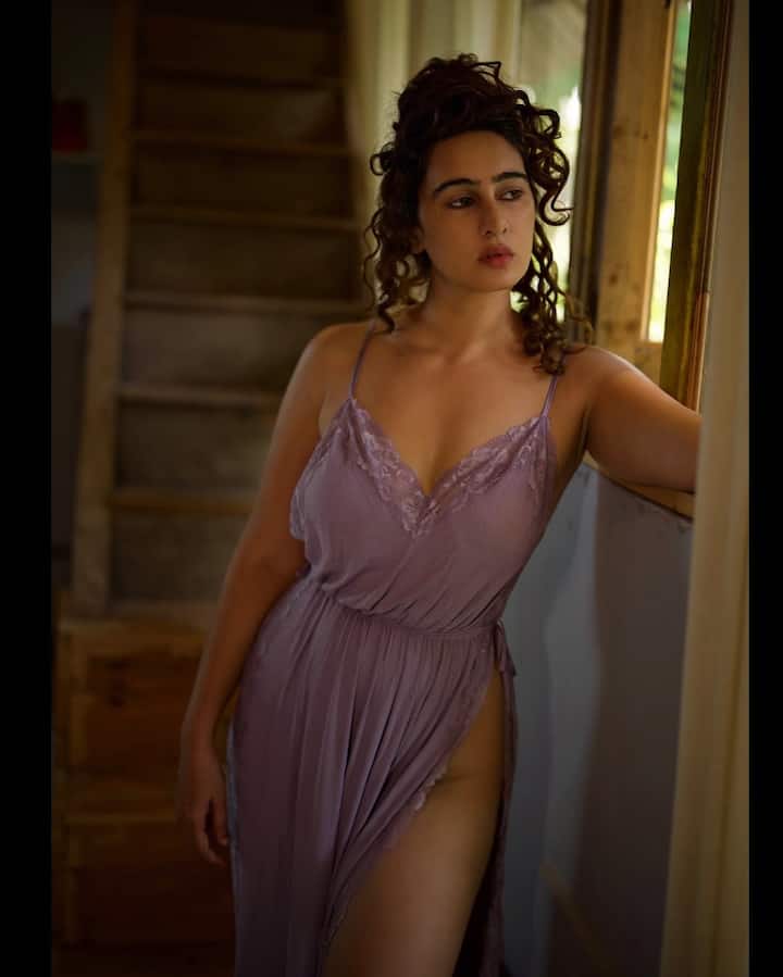 અભિનેત્રી મેઘા શુક્લાએ તાજેતરમાં જ તેની લેટેસ્ટ તસવીરો ઈન્સ્ટાગ્રામ પર શેર કરી છે. અભિનેત્રી મેઘા શુક્લાની આ તસવીરો જોઈને ચાહકોને પણ તેની બોલ્ડનેસ પર ફિદા થઈ ગયા.