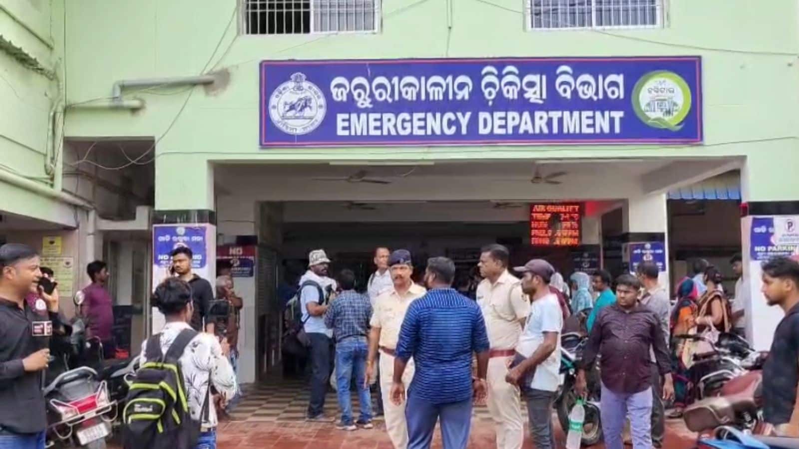 Odisha News: ওড়িশার কলেজে 'হেনস্থা', ক্যাম্পাসে গায়ে আগুন দিয়ে আশঙ্কাজনক ছাত্রী ! আক্রমণ TMC-র 'বেটি বাঁচাও বেটি পড়াও স্লোগান আসলে প্রহসন..