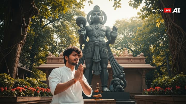 पौराणिक मान्यताओं के मुताबिक हनुमान जी रात्रि में जागरण करने वाला देवता माने जाते हैं, इसलिए शाम के समय और सुबह के समय हनुमान चालीसा पाठ करने से लाभ मिलता है.